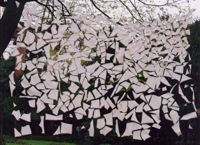 Tarnnetz (camouflage net), artistic installation, view by day, 2008 (Kirsten Kötter)